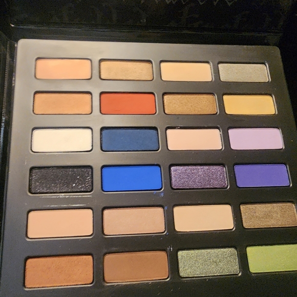 Kat Von D Star Studded Eyeshadow Book Palette, NIB - Picture 7 of 9
